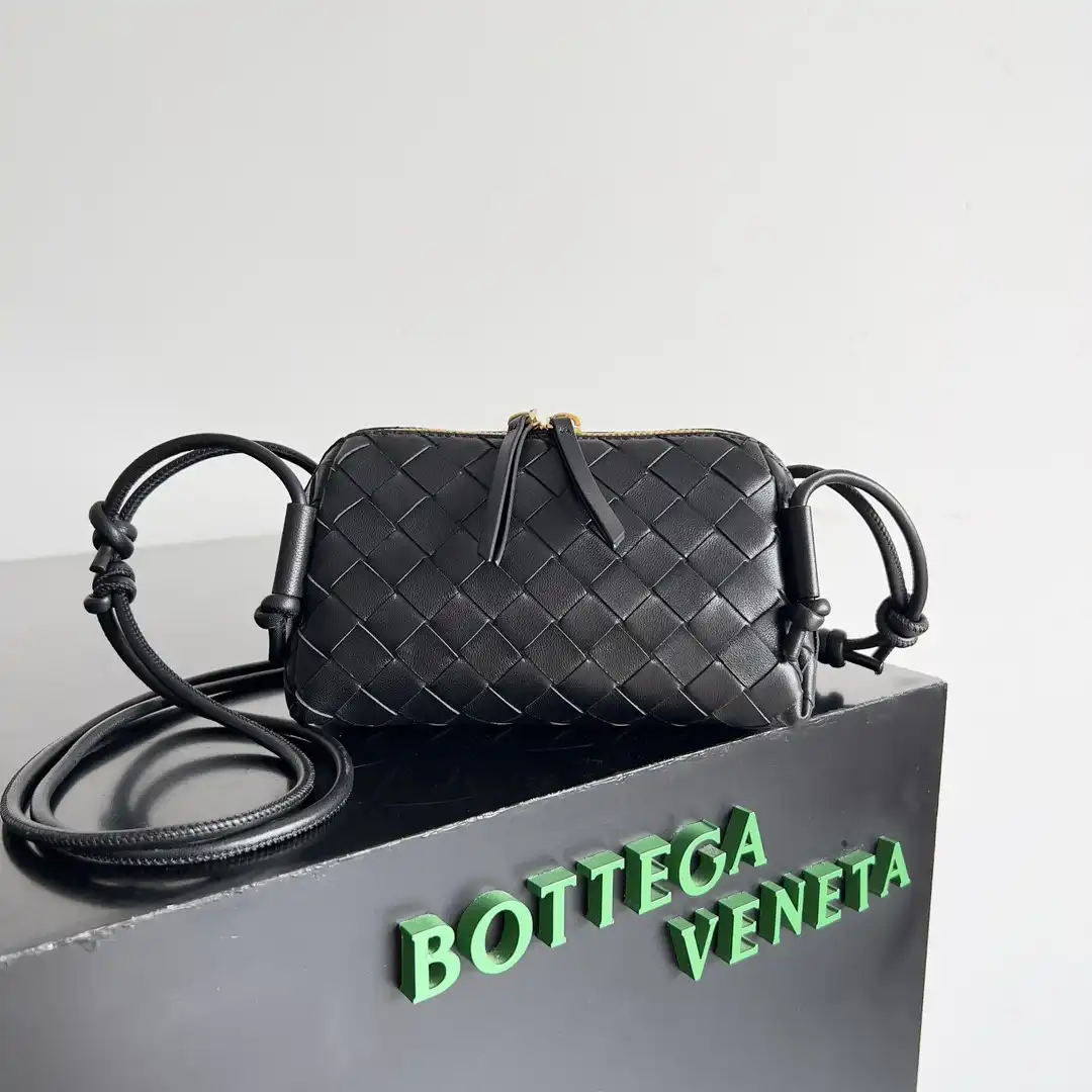 Bottega Veneta Intrecciato Concert Pouch 0125