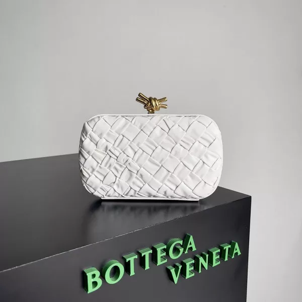 BOTTEGA VENETA Knot Minaudiere 0119