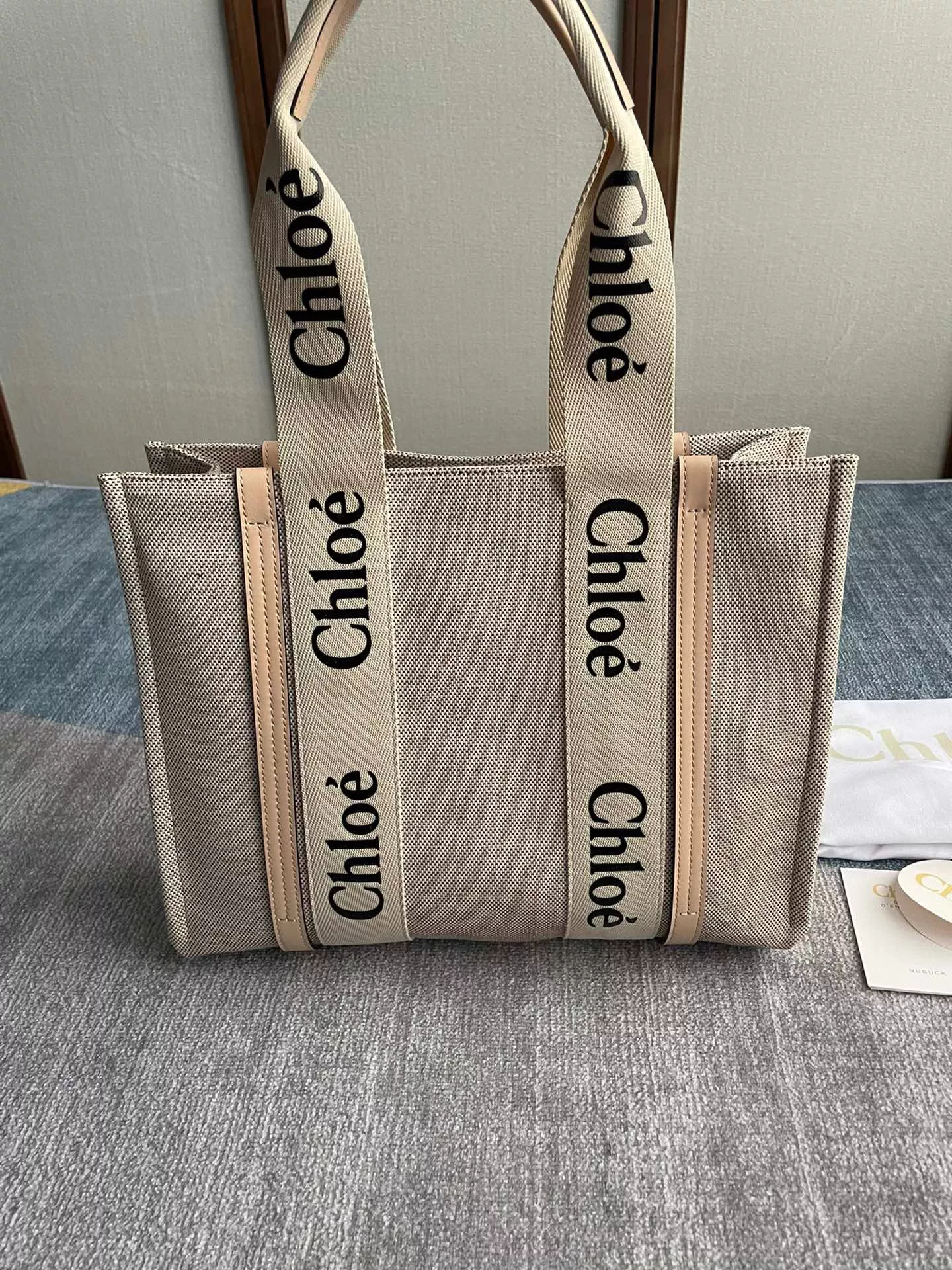 CHLOÉ MEDIUM WOODY TOTE BAG 0118