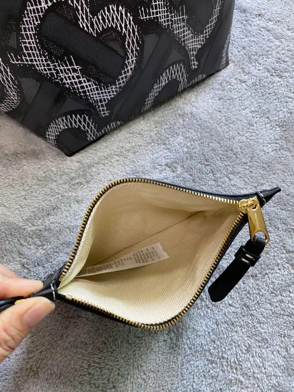 BURBERRY TOTE 0124