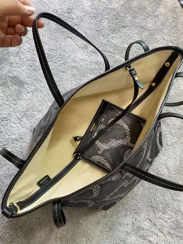 BURBERRY TOTE 0124