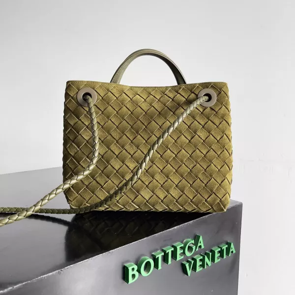 BOTTEGA VENETA SMALL ANDIAMO-25*22*10.5cm 0117