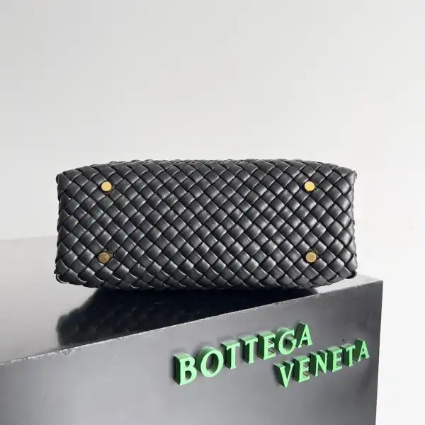 Cheap HOT SALE BOTTEGA VENETA Patti Top Handle Bag 0131