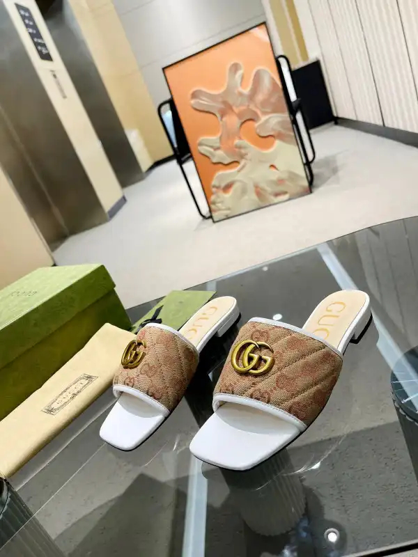 GUCCI GG matelassé canvas slide sandal 0122