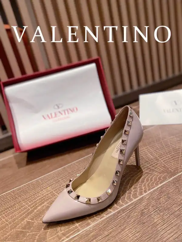 VALENTINO ROCKSTUD HIGH HEELS 0122