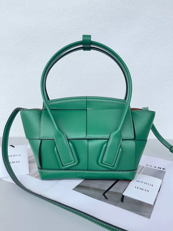 BOTTEGA VENETA MINI ARCO 0119