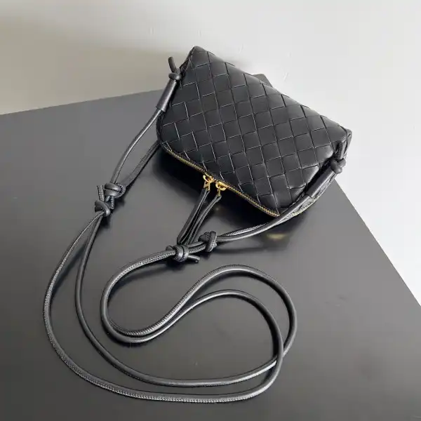 Bottega Veneta Intrecciato Concert Pouch 0125