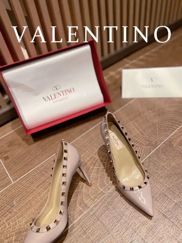 VALENTINO ROCKSTUD HIGH HEELS 0122