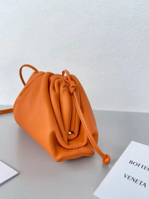 BOTTEGA VENETA MINI POUCH 0125