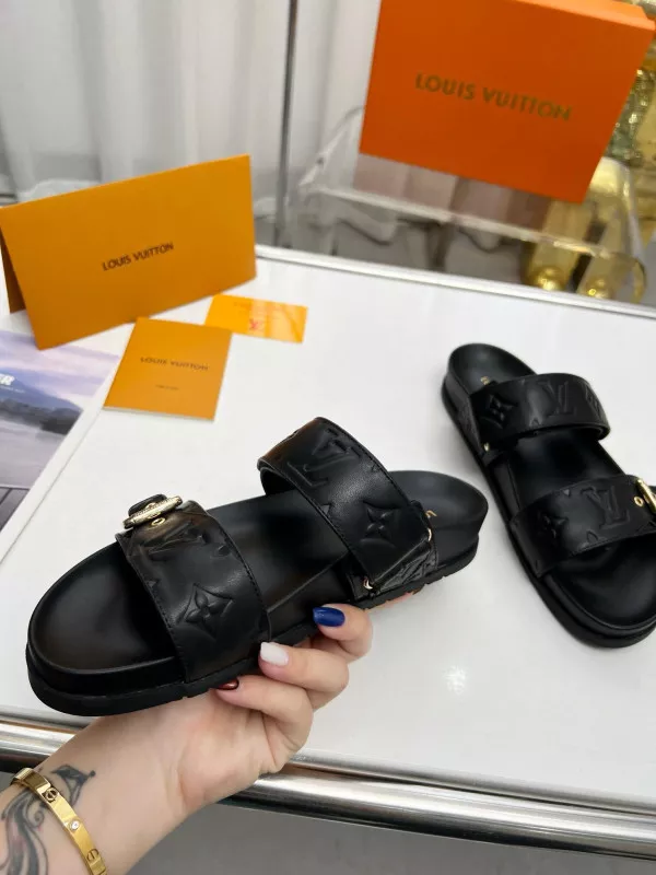 LOUIS VUITTON SLIPPERS 0121