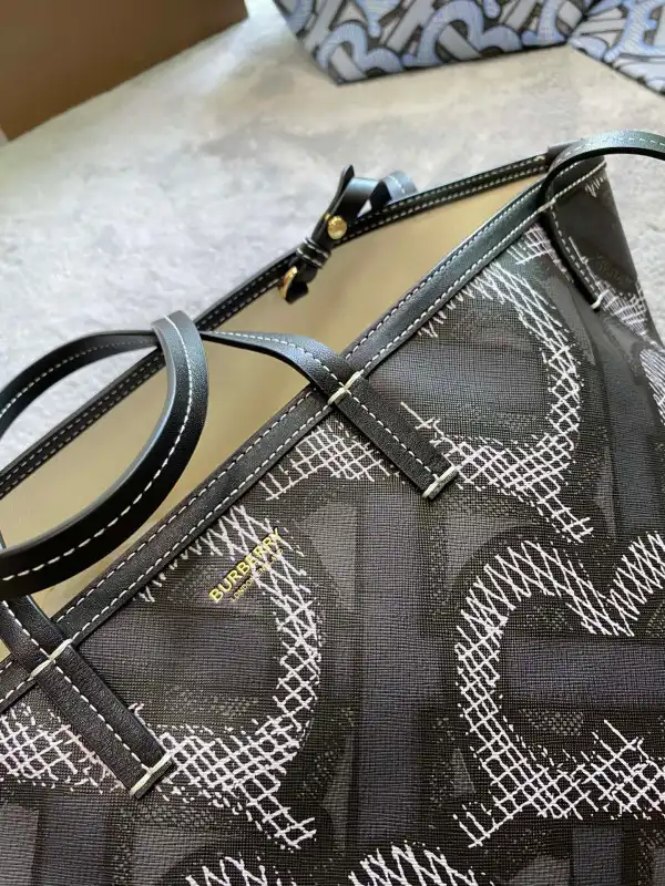 BURBERRY TOTE 0124