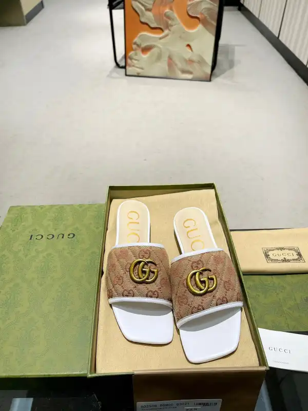 GUCCI GG matelassé canvas slide sandal 0122