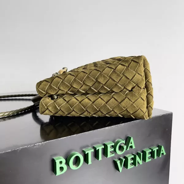 BOTTEGA VENETA SMALL ANDIAMO-25*22*10.5cm 0117