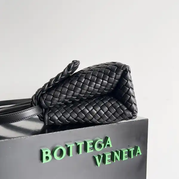 Cheap HOT SALE BOTTEGA VENETA Patti Top Handle Bag 0131