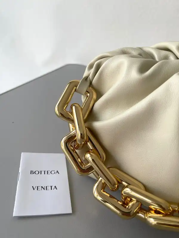 BOTTEGA VENETA THE CHAIN POUCH 0125