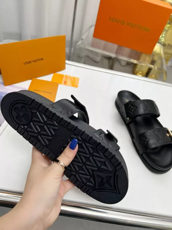 LOUIS VUITTON SLIPPERS 0121