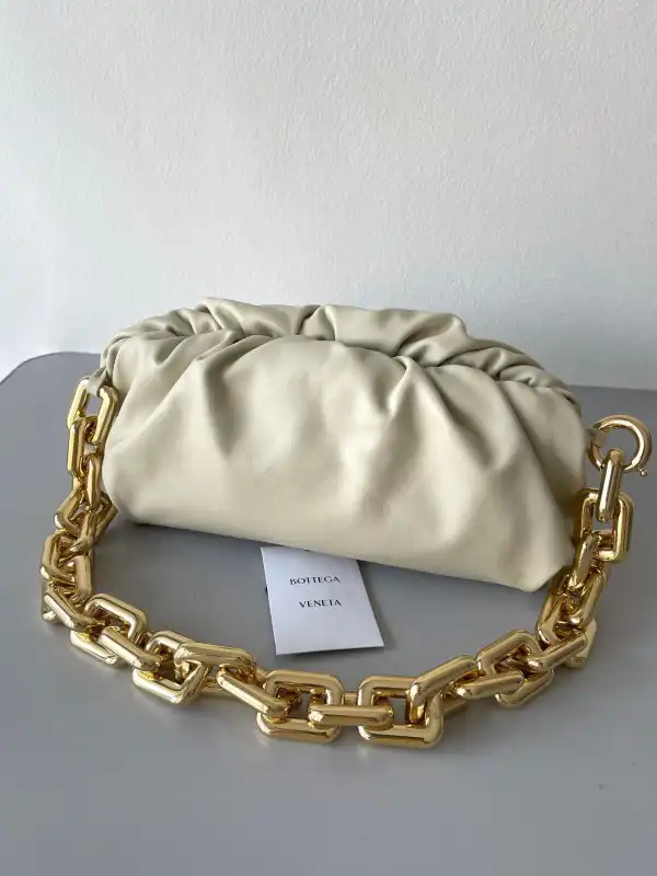 BOTTEGA VENETA THE CHAIN POUCH 0125