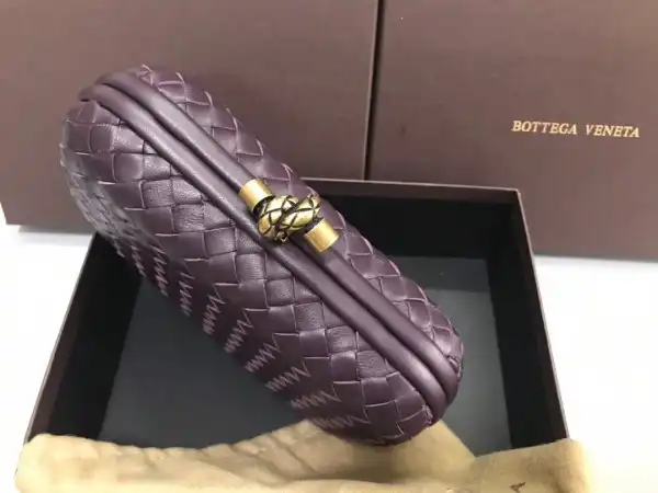 BOTTEGA VENETA CHAIN KNOT 0125