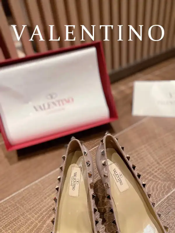 VALENTINO ROCKSTUD HIGH HEELS 0122