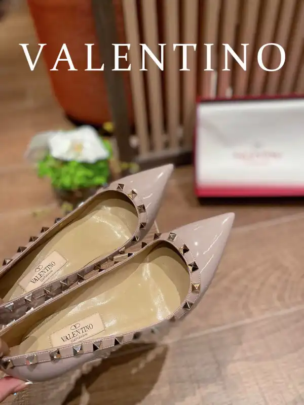 VALENTINO ROCKSTUD HIGH HEELS 0122