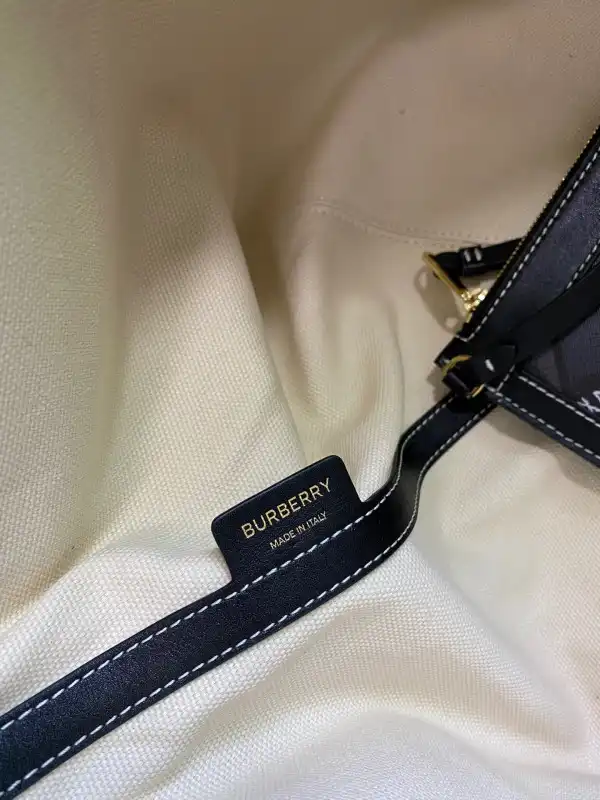 BURBERRY TOTE 0124