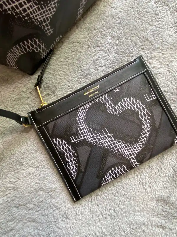 BURBERRY TOTE 0124