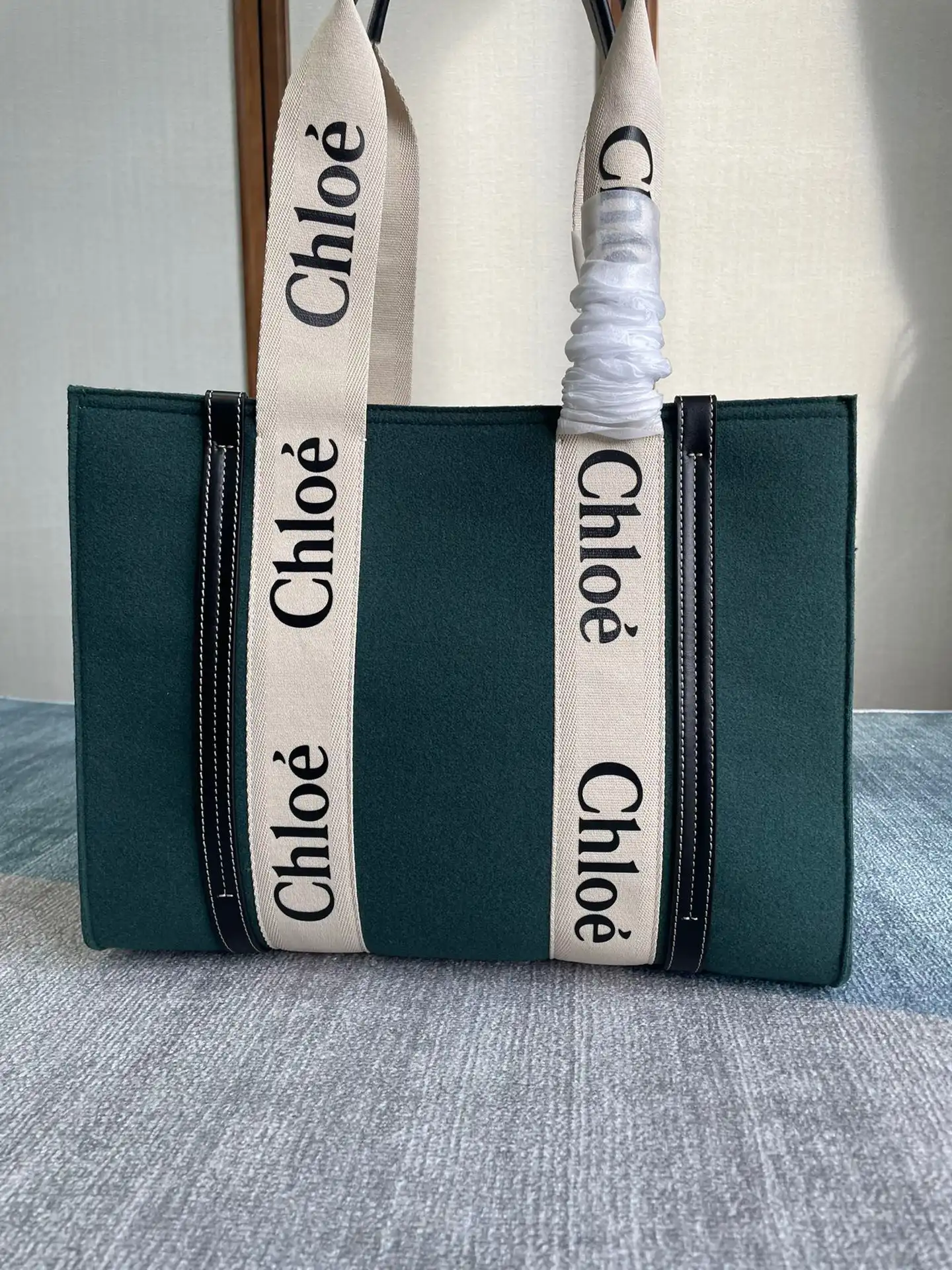 CHLOÉ MEDIUM WOODY TOTE BAG 0127