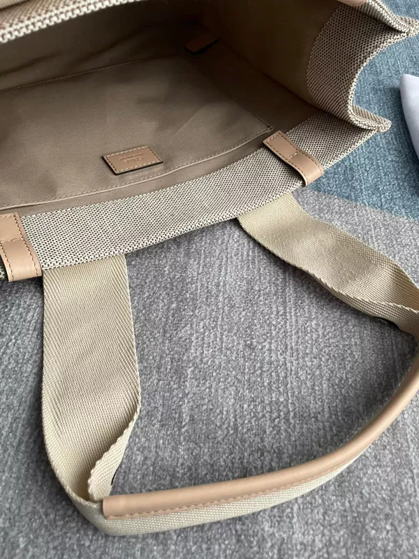 CHLOÉ MEDIUM WOODY TOTE BAG 0118