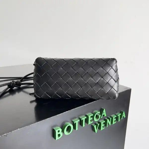 Bottega Veneta Intrecciato Concert Pouch 0125