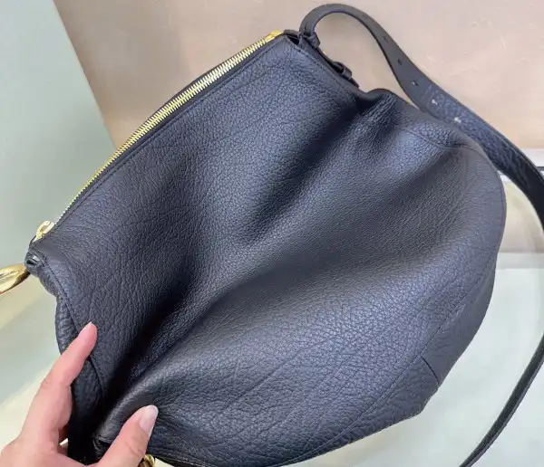 BURBERRY Medium Knight Bag-37*13*32cm 0124