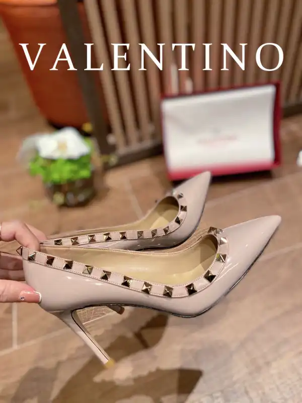 VALENTINO ROCKSTUD HIGH HEELS 0122