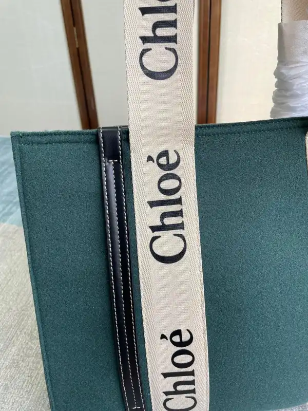 CHLOÉ MEDIUM WOODY TOTE BAG 0127