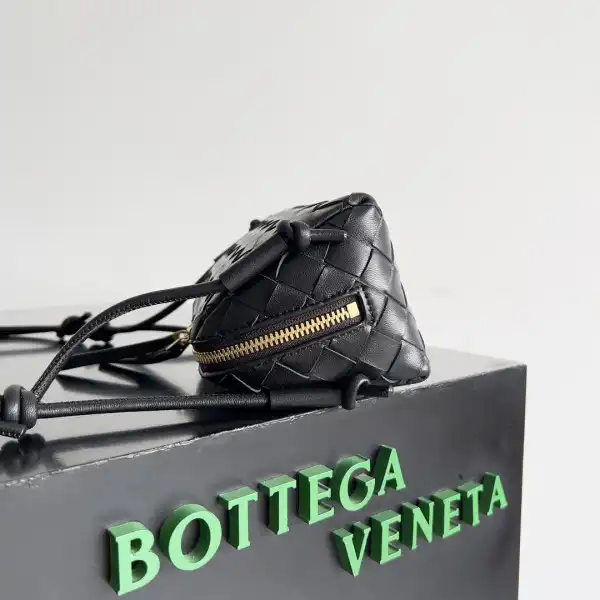 Bottega Veneta Intrecciato Concert Pouch 0125