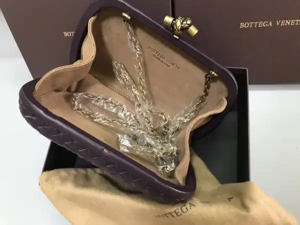 BOTTEGA VENETA CHAIN KNOT 0125