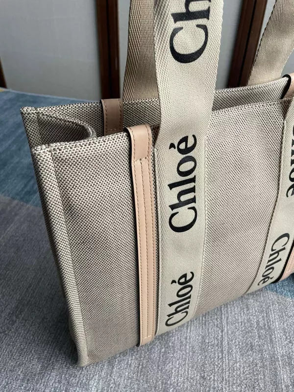 CHLOÉ MEDIUM WOODY TOTE BAG 0118