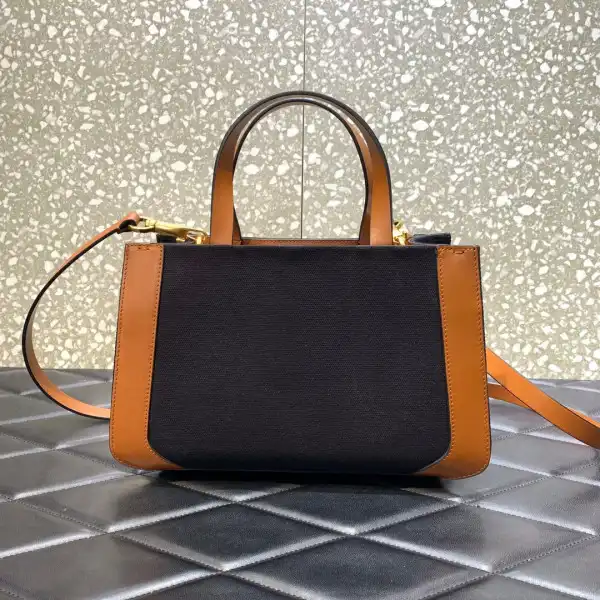 VALENTINO VLOGO SIGNATURE TOTE 0206