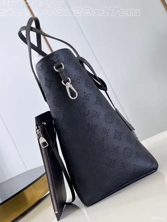 x HINA-46 17CM 29.5 LOUIS VUITTON x 0210