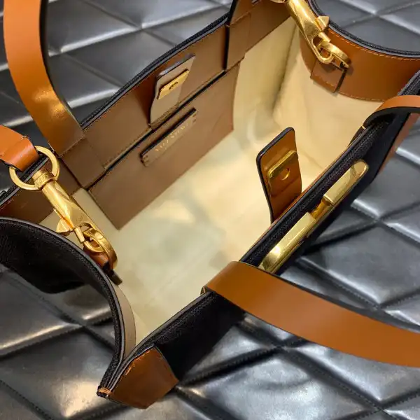 VALENTINO VLOGO SIGNATURE TOTE 0206