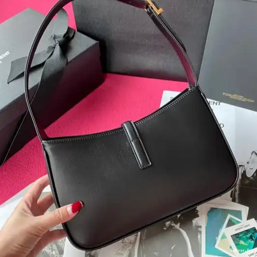 À HOBO LE 5 7 YSL BAG 0223