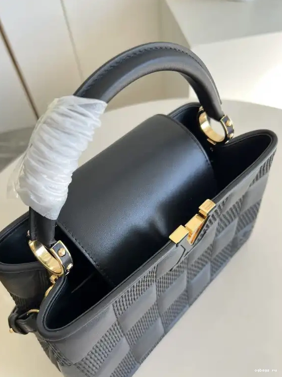 MM VUITTON CAPUCINES LOUIS 0210