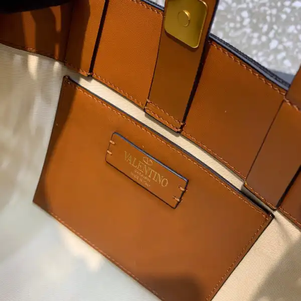 VALENTINO VLOGO SIGNATURE TOTE 0206