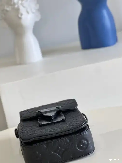 VERTICAL LOUIS VUITTON WEARABLE S-LOCK WALLET 0211