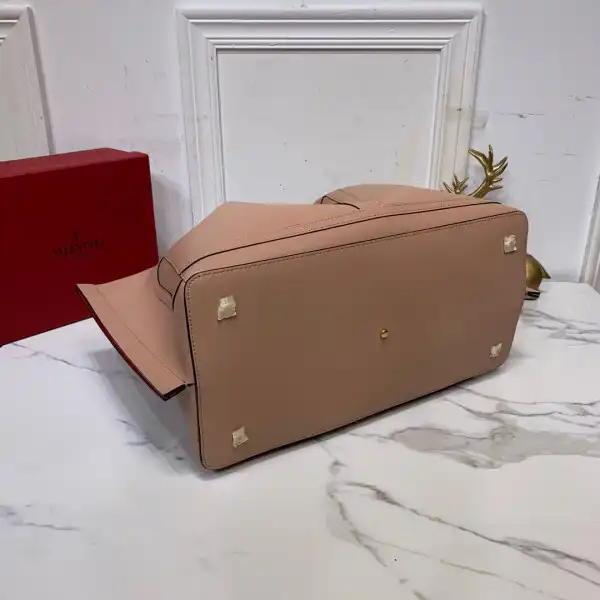 VALENTINO GARAVANI ESCAPE TOTE BAG 0206