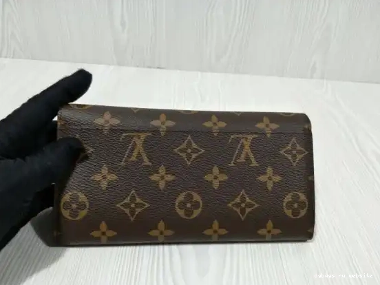 VUITTON SARAH LOUIS WALLET 0207