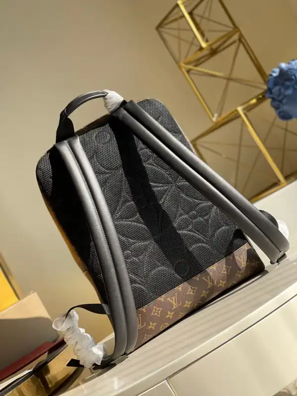 LOUIS VUITTON DEAN BACKPACK 0205