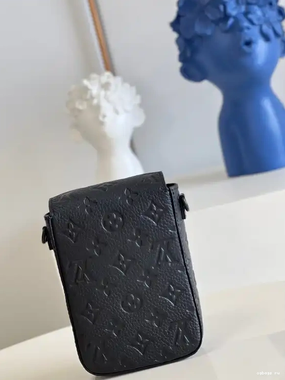 VERTICAL LOUIS VUITTON WEARABLE S-LOCK WALLET 0211