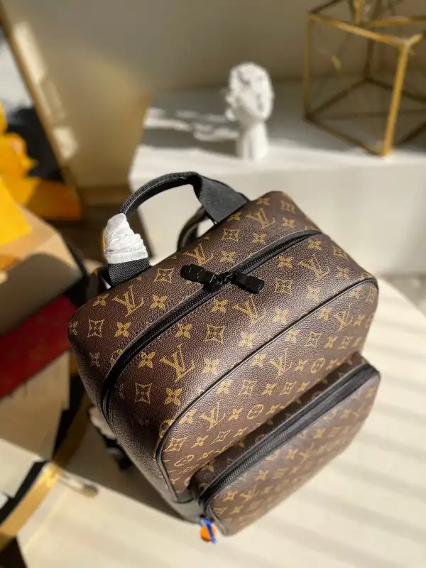 LOUIS VUITTON DEAN BACKPACK 0205