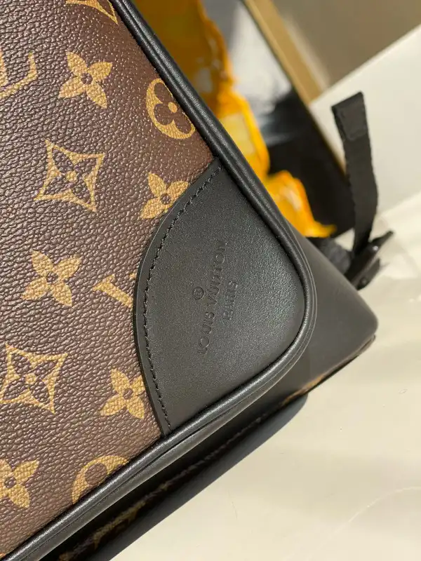 LOUIS VUITTON DEAN BACKPACK 0205