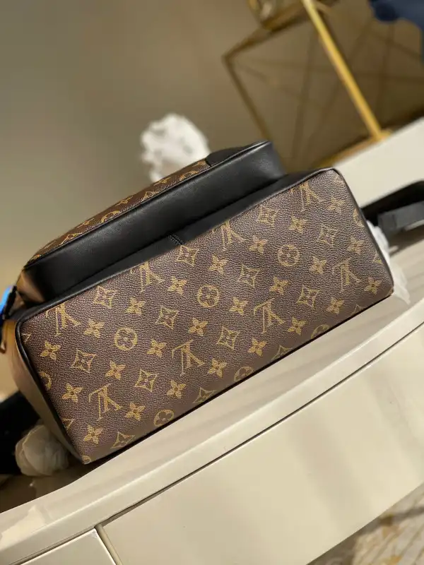 LOUIS VUITTON DEAN BACKPACK 0205