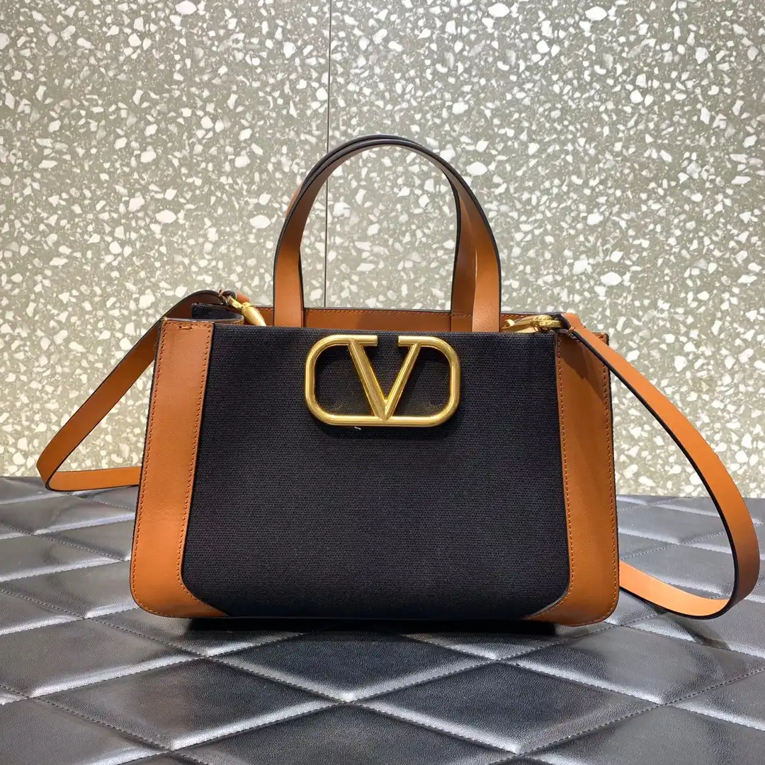 VALENTINO VLOGO SIGNATURE TOTE 0206